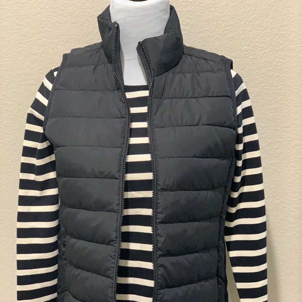 Black and ivory striped J.Crew top XXS